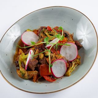 Телятина с овощами