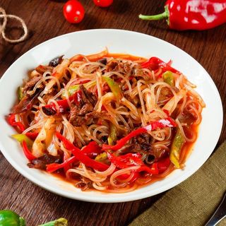 Салат с фунчозой