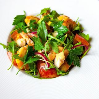 Микс салатов с копченной индейкой и соусом "Айоли"