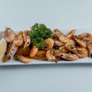 Пивные креветки с лимоном