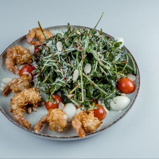 Салат с рукколой и креветками