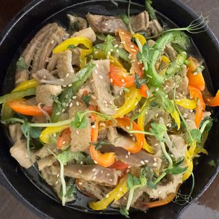 Горячий салат из требухи