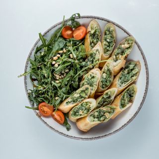 Спринг роллы с лососем