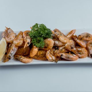 Креветки обжаренные 15 шт на сливочном масле соус сальса