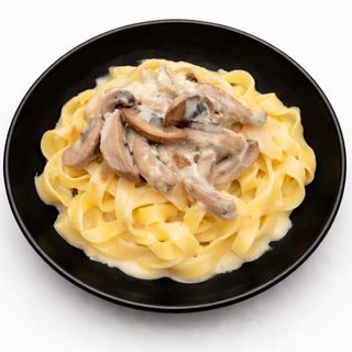 Паста с курицей и грибами