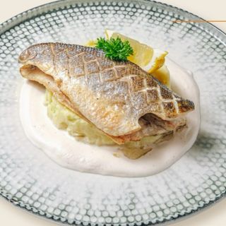 Филе сибаса на картофельной подушке