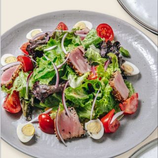 Салат нисуаз с тунцом