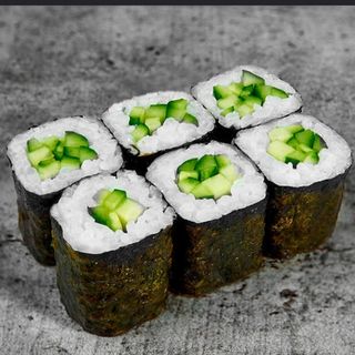 Рол с огурцом