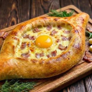 Хачапури по-аджарский с мясом (с яйцом, малы)
