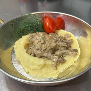 Бефстроганов с пюре по -домашнему