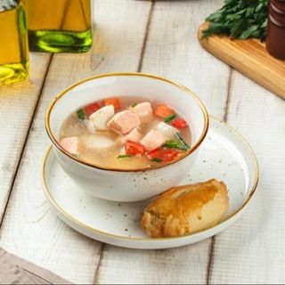 Уха по царски с расстегаем