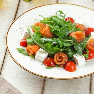 Салат с малосольной семгой