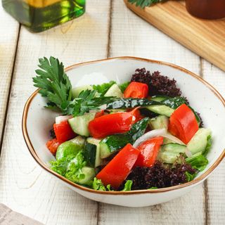 Салат из свежих овощей с майонезом