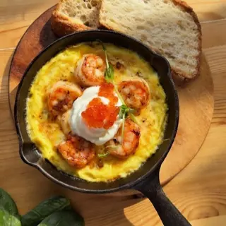 Омлет с креветками творожным сыром и игрой