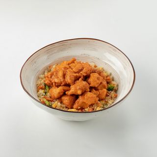 Курица в соусе "Динамит" с рисом и овощами