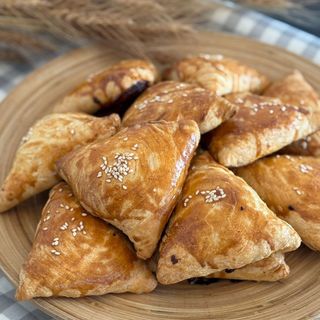 Слоёная самса с курицей 