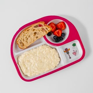 Каша рисовая с ягодами и хрустящим тостом