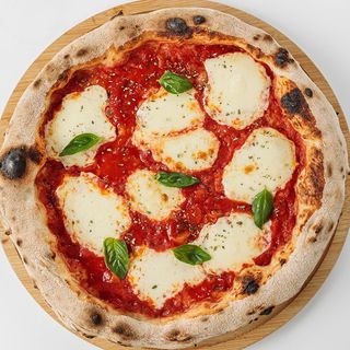 Пицца "Маргарита" с помидорами