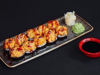 Запечённый ролл с лососем / 10шт