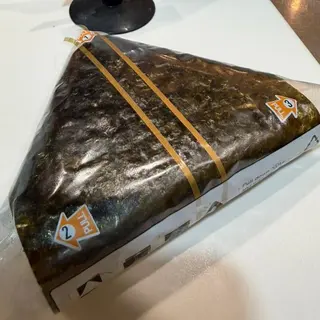 Онигири с лососем