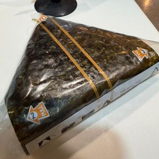 Онигири с лососем