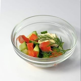 Салат с красной рыбой и свежим огурцом