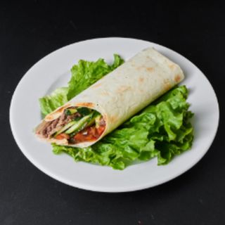 Ролл с говядиной и овощами