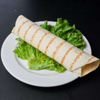 Тортилья с курицей и с сыром кремета