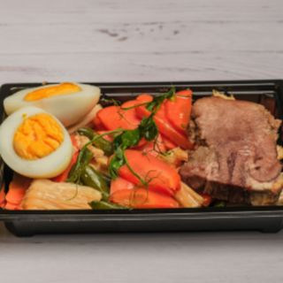 Спаржа с овощами и говяжьим языком