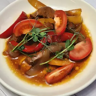Курица жареная с овощами