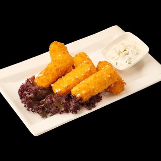 Сырные палочки с соусом Халапеньо