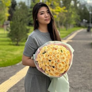 Букет из 51 бежевой розы