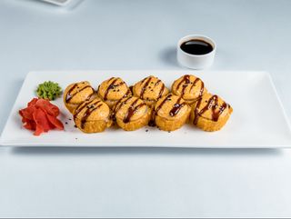 Запеченные ролы "Цезарь"