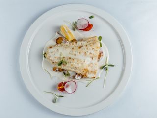 Судака в сливочном соусе с молодым картофелем