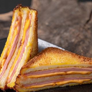 С суджуком и сыром кашар