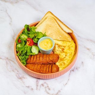 Немецкий завтрак с сосисками