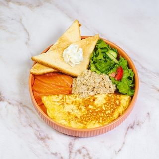 Завтрак с сёмгой и киноа.