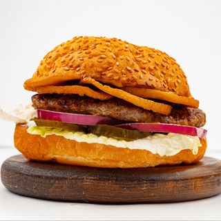 Грибной бургер с говяжьей котлетой 