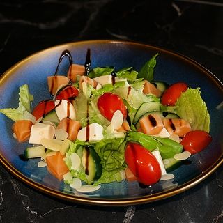 Салат с лососем