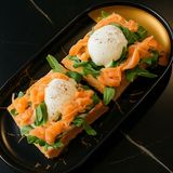 Лосось на подушке