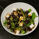 Салат со свеклы и сыра фета