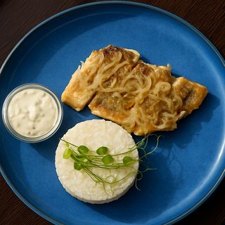 Судак жаренный с луком