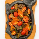 Мясо с овощами на жаровне