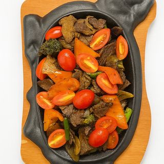 Мясо с овощами на жаровне 