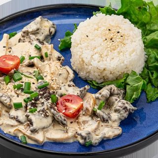 Мясо с грибами в сливочном соусе