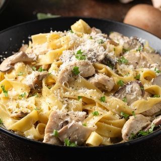 Фетучини с курицей и грибами