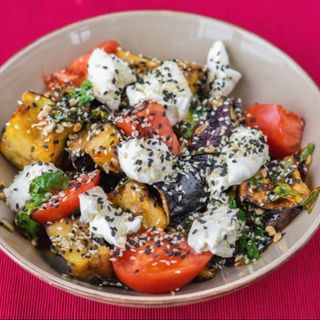 салат Теплый с баклажанами