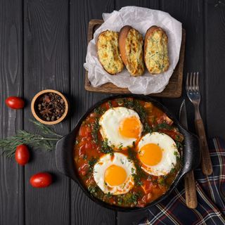 Шакшука с овощным соте