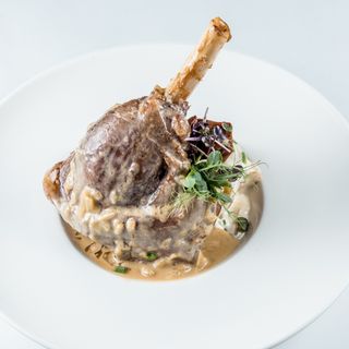 Рулька запечённая в сливочном соусе