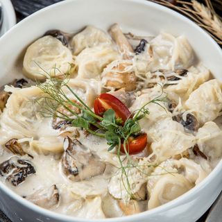 Пельмени с грибами в горшочке